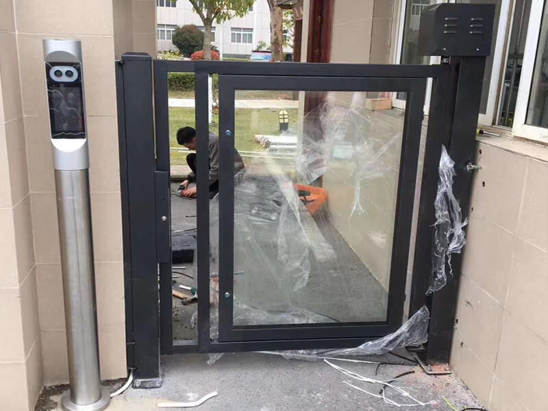 直流无刷广告门+人脸识别门禁系统案例